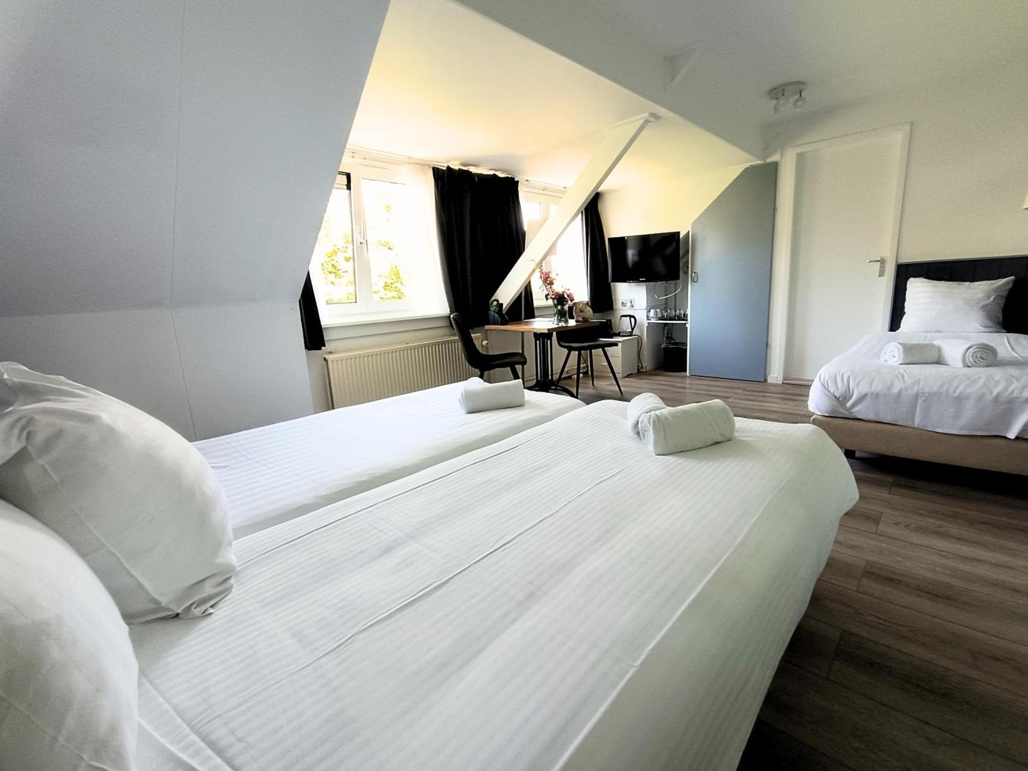 Hotel Den Burg Exteriör bild