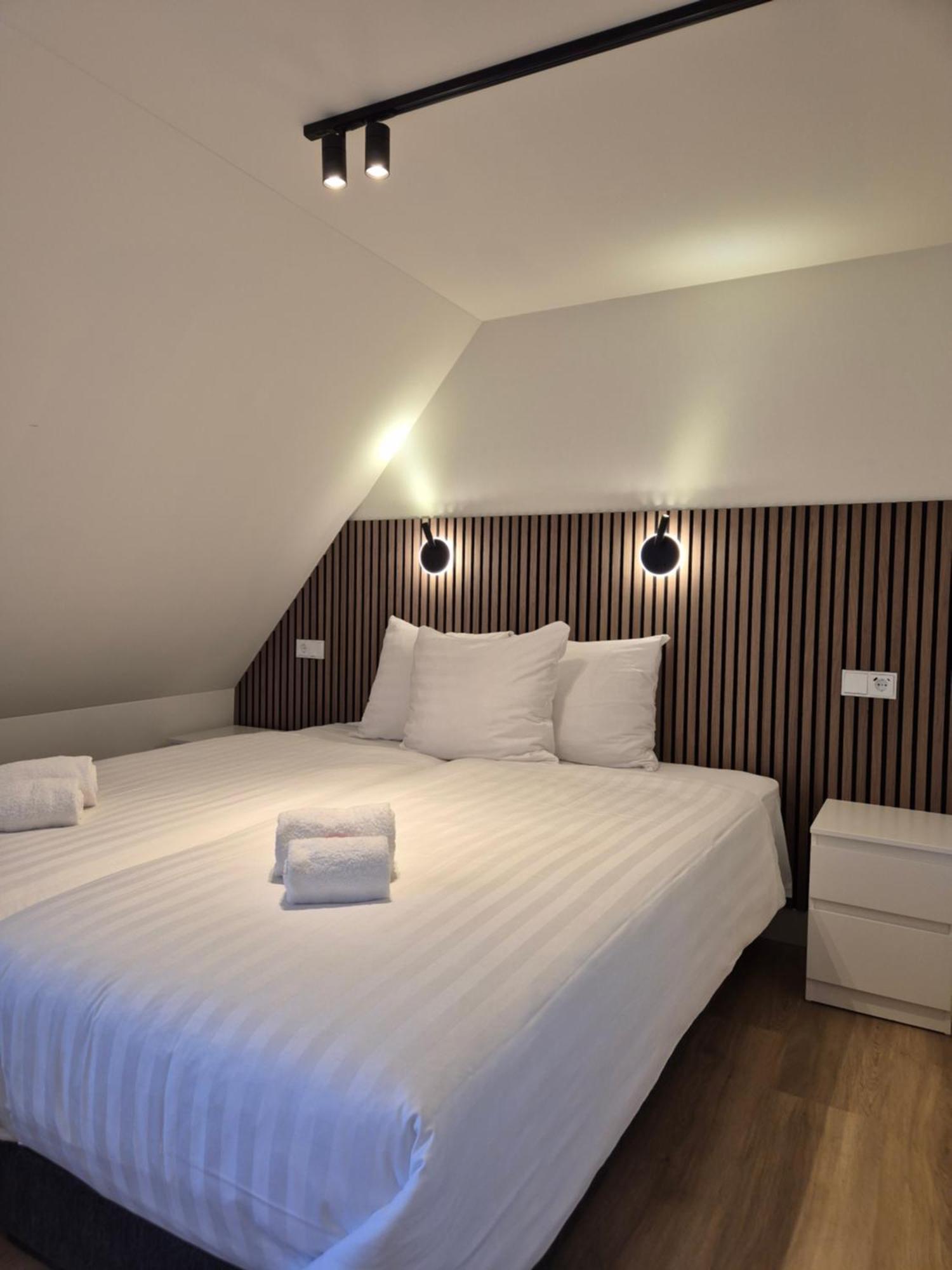 Hotel Den Burg Exteriör bild